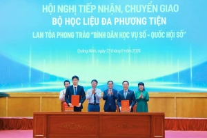 Quảng Ninh: Tiếp nhận bộ học liệu đa phương tiện, lan tỏa phong trào "Bình dân học vụ số - Quốc hội số”