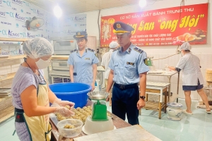 Đội Quản lý thị trường số 1 Cao Bằng xử lý nhiều vụ vi phạm an toàn thực phẩm bánh Trung thu