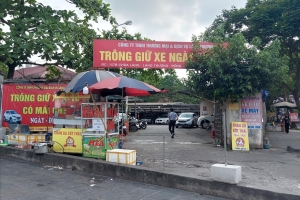 Hà Nội: Phường Láng siết quản lý bãi đỗ xe, không để tồn tại “bến dù, bến cóc”