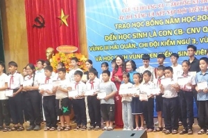 CLB “Vì Hoàng Sa - Trường Sa thân yêu” trao học bổng tại Đà Nẵng