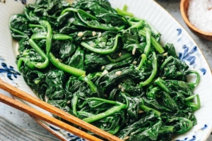 Loại rau lá xanh giàu dưỡng chất, thường xuyên xuất hiện trong thực đơn lành mạnh