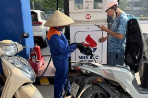 Đề xuất để doanh nghiệp tự quyết giá xăng dầu