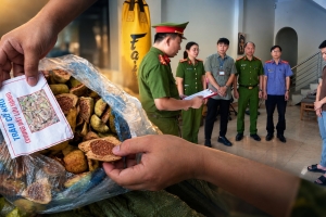 Lào Cai: Khởi tố đối tượng "thổi phồng" công dụng thảo mộc trôi nổi, lừa dối hàng nghìn người tiêu dùng