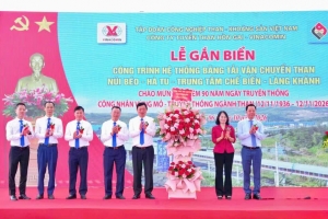 Gắn biển công trình Tuyến băng tải Tuyển than Hòn Gai