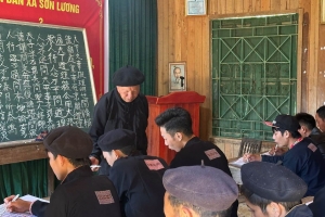 Lào Cai triển khai chính sách đối với người có uy tín trong vùng đồng bào dân tộc thiểu số