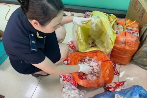Hải quan cửa khẩu quốc tế Lào Cai: Thu giữ 275kg thực phẩm không rõ nguồn gốc