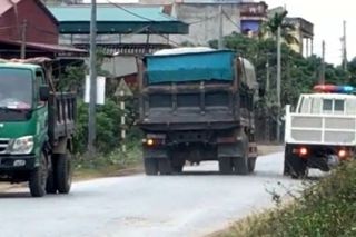 Huyện Khoái Châu (Hưng Yên): Xe quá tải lộng hành, cơ quan chức năng… “làm ngơ”?