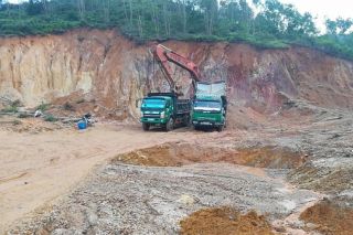 DN khai thác đất trái phép (Hà Tĩnh): Chủ tịch xã nói "họ xin làm lấy ngày"
