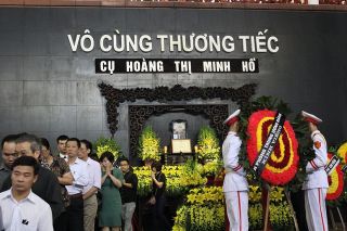 Chùm ảnh: Phó Thủ tướng đến viếng cụ Hoàng Thị Minh Hồ