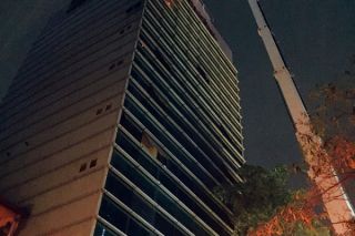 Cháy tòa nhà 12 tầng, nhiều người bị mắc kẹt