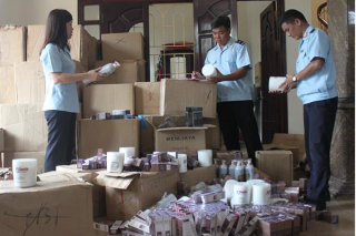 Phát động tháng cao điểm chống buôn lậu mỹ phẩm