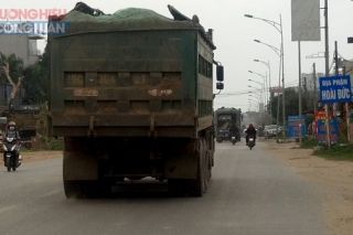Quốc lộ 32: Xe tải tung hoành, cơ quan chức năng đang ở đâu?