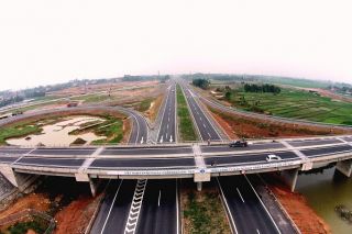 Vốn trái phiếu dư thừa: Đẩy mạnh đầu tư công
