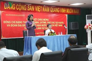 Phó Chủ tịch nước Đặng Thị Ngọc Thịnh gặp gỡ người Việt tại Luang Prabang