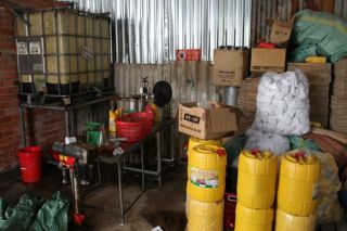 Cần Thơ: Phát hiện 2.000 lít nhớt giả nhãn hiệu nổi tiếng