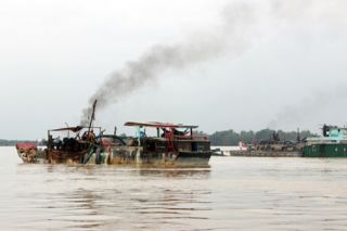 'Cát tặc' hoành hành, sông Đồng Nai ngày càng kiệt quệ, chính quyền than khó
