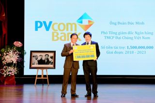 PVcomBank trao học bổng 1,5 tỷ đồng cho sinh viên ĐH Kinh tế Quốc dân