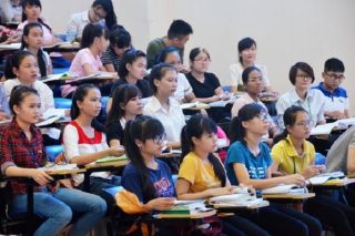 Bộ GD&ĐT: Đề xuất thay chính sách miễn học phí bằng vay tín dụng cho sinh viên sư phạm