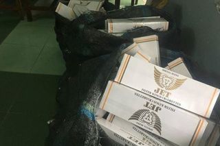 Đà Nẵng: Bắt giữ xe khách vận chuyển gần 1.800 gói thuốc lá nhập lậu