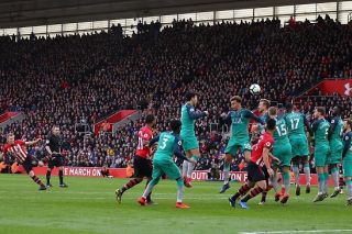 Thua ngược Southampton, Tottenham có nguy cơ bị MU san bằng điểm số