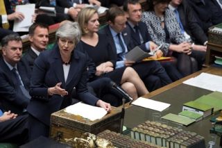 Thủ tướng Anh hứa từ chức để thỏa thuận Brexit được thông qua