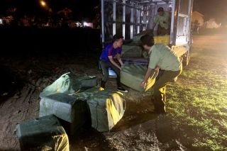 Lạng Sơn: Bắt giữ số lượng lớn thực phẩm bẩn nhập lậu