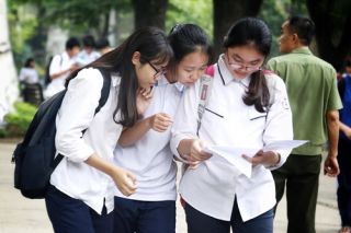 Hà Nội: Buổi cuối thi tuyển sinh lớp 10, thí sinh vui vẻ vì đề thi ‘dễ thở’