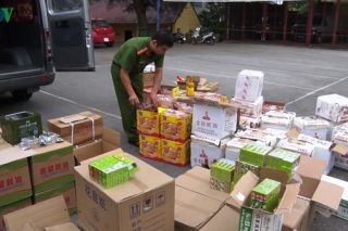 Lạng Sơn: Bắt giữ hàng tấn thực phẩm không rõ nguồn gốc