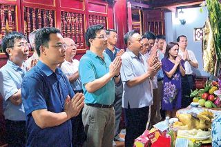 Đoàn công tác Tập đoàn Dầu khí Việt Nam dâng hương tưởng niệm các Vua Hùng và làm việc tại tỉnh Phú Thọ