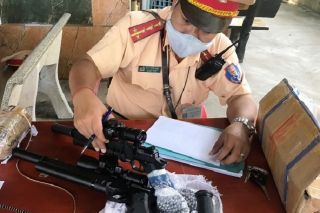 Thanh Hóa: Tạm giữ hai khẩu súng hơi cùng 3.000 viên đạn chì