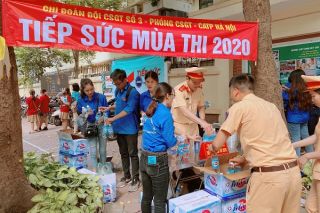 Hà Nội: Chi đoàn Thanh niên Đội CSGT số 3 'tiếp sức mùa thi'