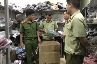 Tuyên Quang: Thu giữ hàng nghìn khẩu trang, quần áo giả nhãn hiệu