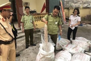 Vĩnh Phúc: Bắt vụ vận chuyển 715 kg thực phẩm bốc mùi hôi thối