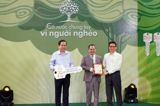 VNI ủng hộ 1 tỷ đồng cùng chung tay vì người nghèo
