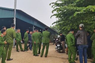 Hà Nội: Bắt giữ 11 tàu hút cát trái phép trên sông Hồng