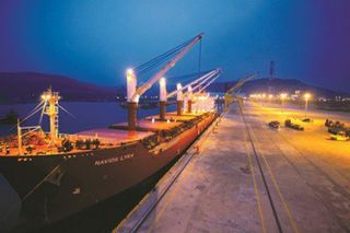 Thanh Hóa hỗ trợ từ 700 nghìn - 1 triệu đồng/container qua cảng Nghi Sơn