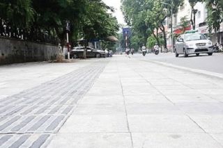 TP. HCM: Hệ thống cấp nước sạch được lắp đặt trên vỉa hè