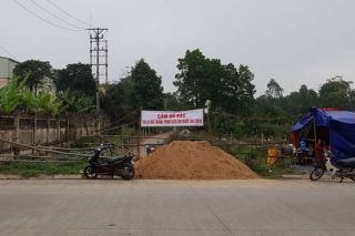 Vĩnh Phúc: Người dân bức xúc chặn đường vào bãi rác vì tình trạng đốt rác thải công nghiệp