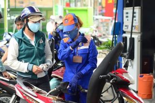 Giá xăng tăng thêm gần 500 đồng/lít