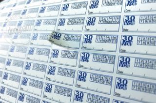 Xem xét việc dán tem điện tử cho doanh nghiệp sản xuất, nhập khẩu thuốc lá và rượu