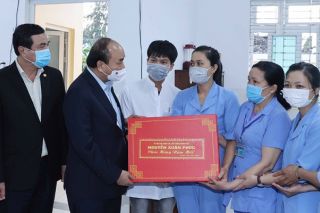 Thủ tướng Nguyễn Xuân Phúc thăm, chúc tết tại Trung tâm Bảo trợ xã hội tỉnh Quảng Nam