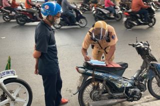 TP.HCM: CSGT chính thức triển khai cao điểm xử lý xe cơ giới không đảm bảo tiêu chuẩn an toàn
