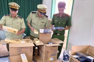 Phú Yên: Chặn đứng xe ô tô vận chuyển 10.000 bao thuốc lá nhập lậu