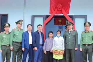 Thanh Hóa: Lễ trao tặng nhà mẫu và hỗ trợ xây nhà cho hộ nghèo tại huyện Mường Lát