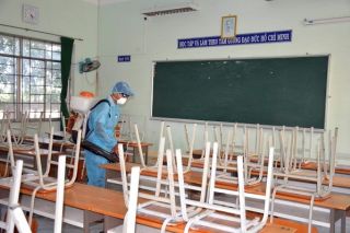 Hàng nghìn học sinh Hải Phòng nghỉ học khẩn cấp để truy vết phòng dịch