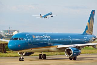 Lợi nhuận âm, cổ phiếu của Vietnam Airlines bị đưa vào diện cảnh báo