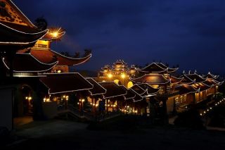 Đến Quảng Ninh, đừng bỏ lỡ những quần thể tâm linh đẹp kỳ vĩ