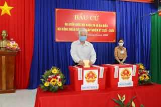 Bình Dương: Nguyên Chủ tịch nước Nguyễn Minh Triết và Bí thư Tỉnh ủy tham gia bầu cử