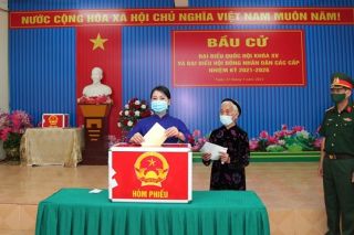 Tưng bừng ngày bầu cử tại Vĩnh Phúc