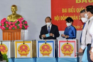 Chủ tịch nước Nguyễn Xuân Phúc bỏ phiếu ở Củ Chi